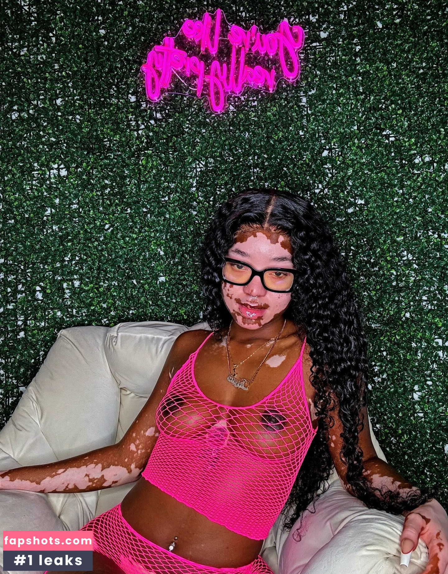 Curiousiteaaa gallery photo #5