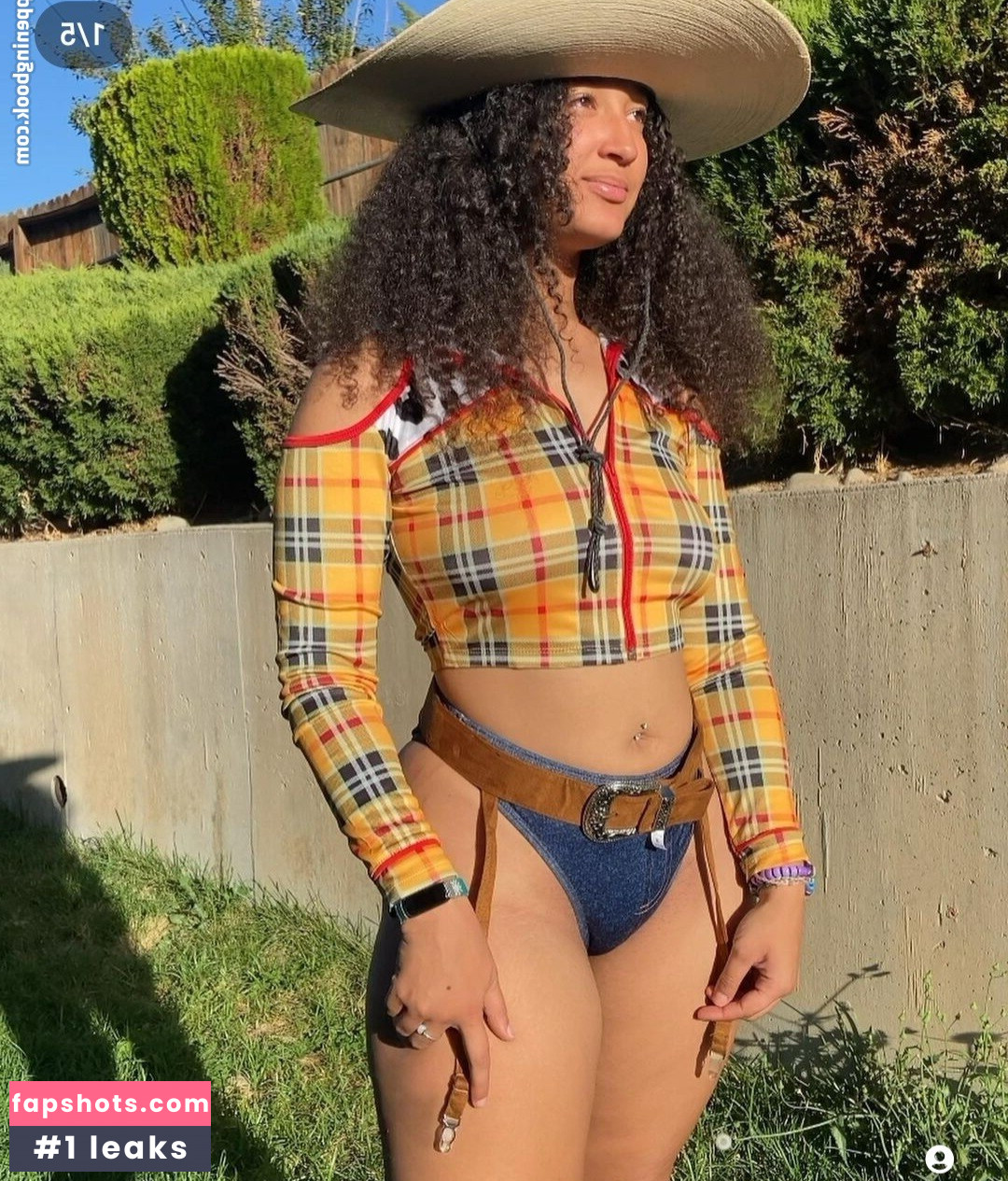 Curlybeanraver nude babe gallery