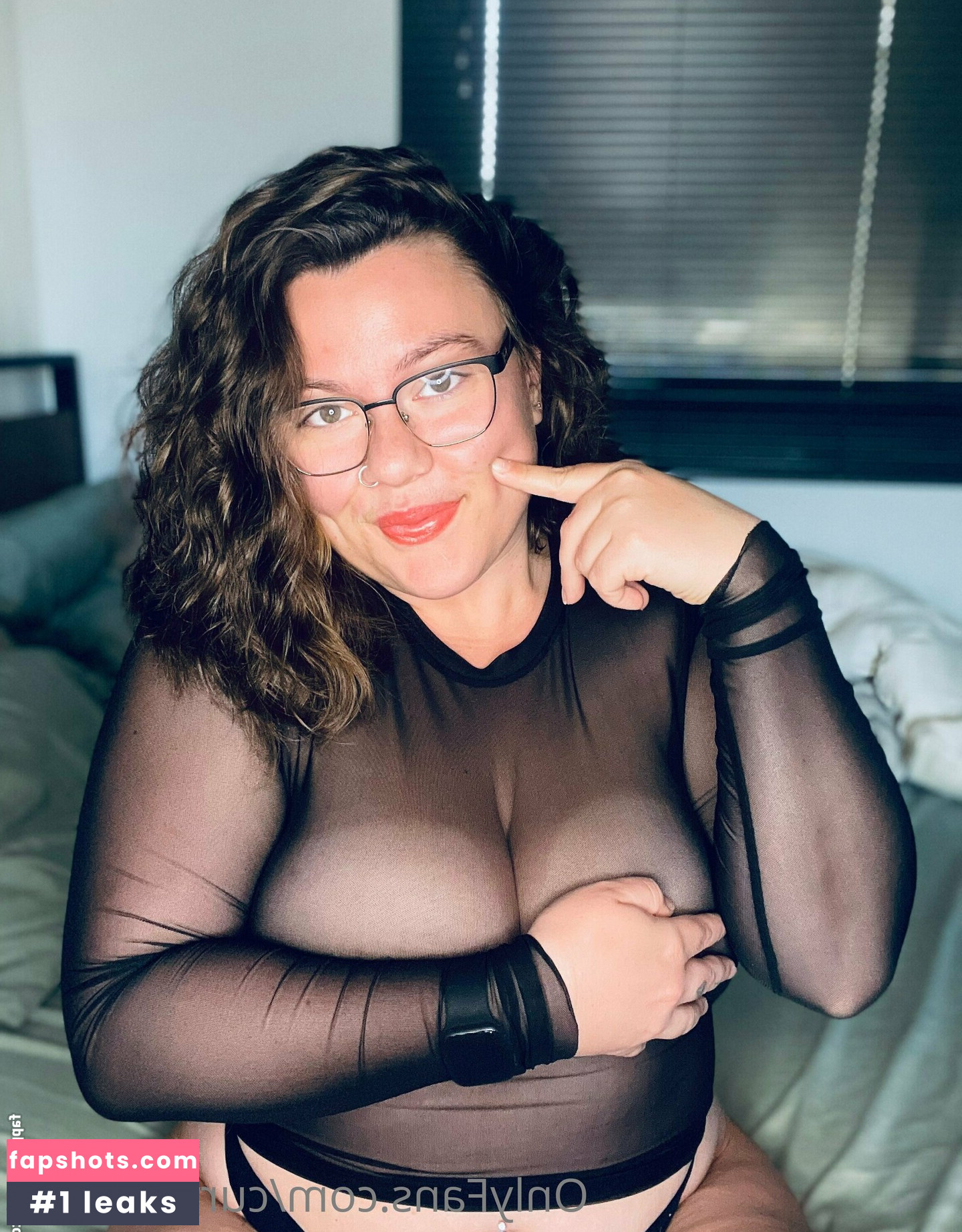 curvy.chloee gallery photo #5