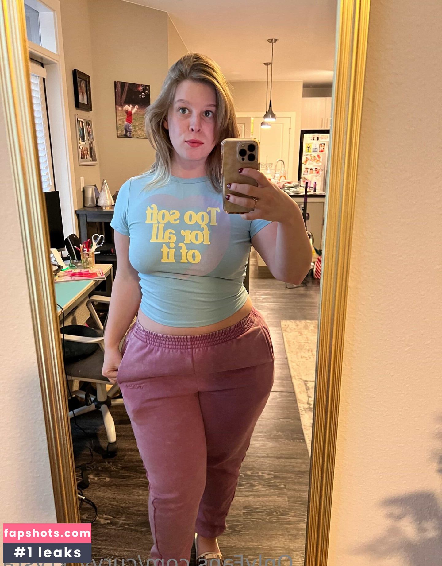 Curvy Krysta nude babe gallery