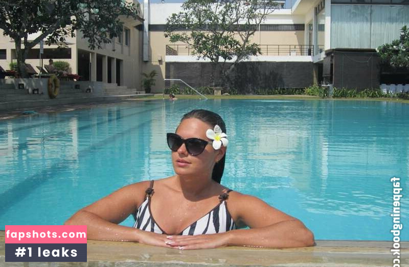 Curvy Lady gallery photo #20