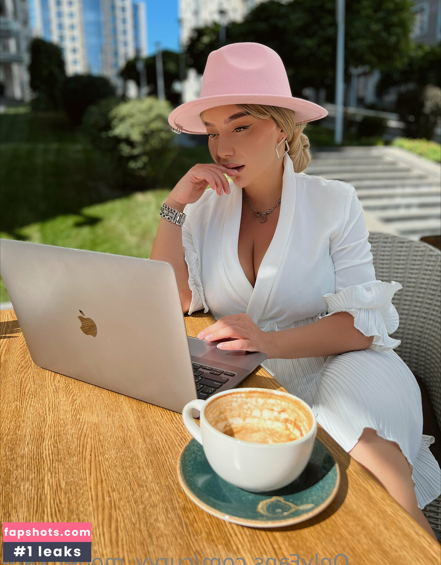 curvy_model_kate gallery photo #74