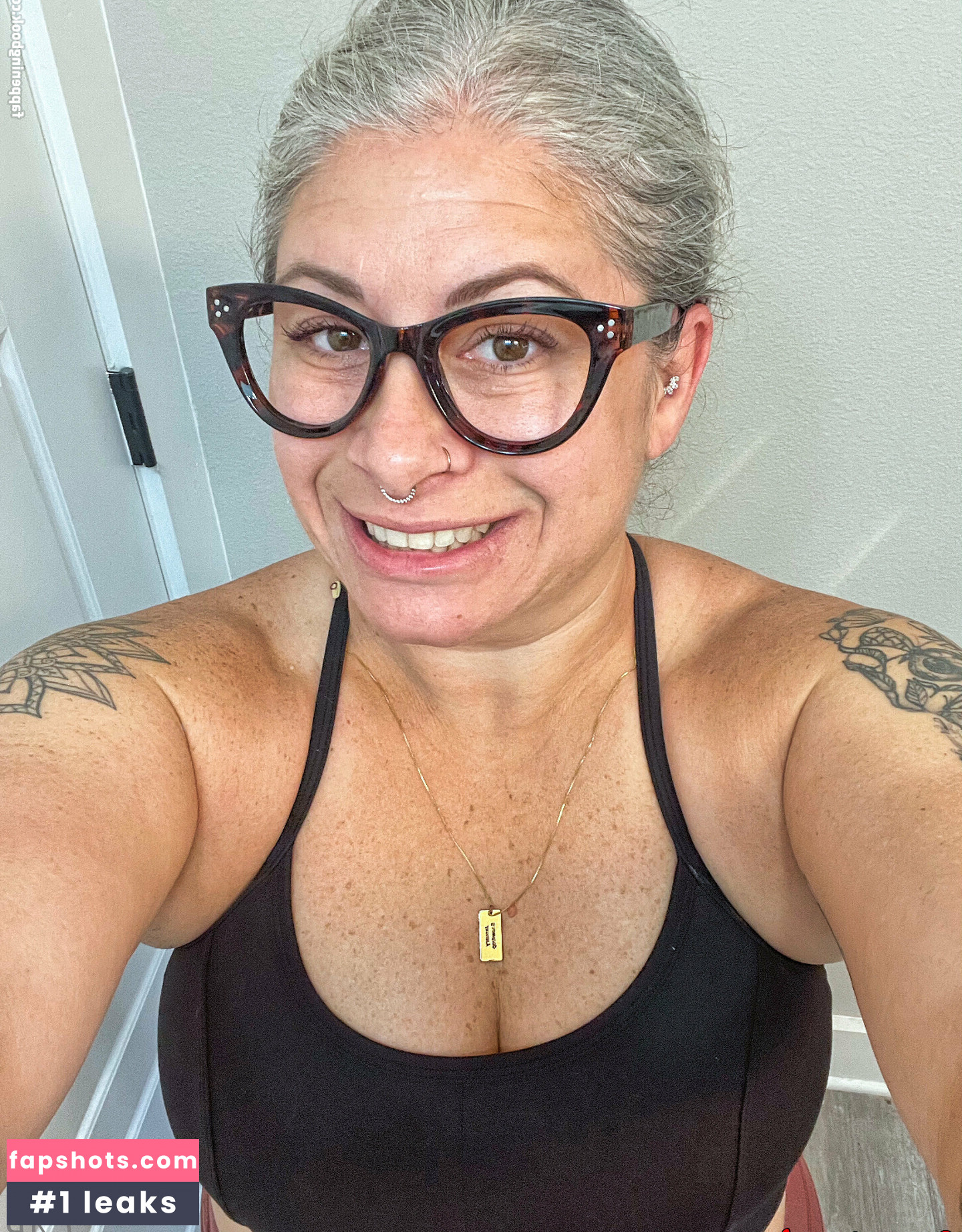 curvy4urpleasure gallery photo #3