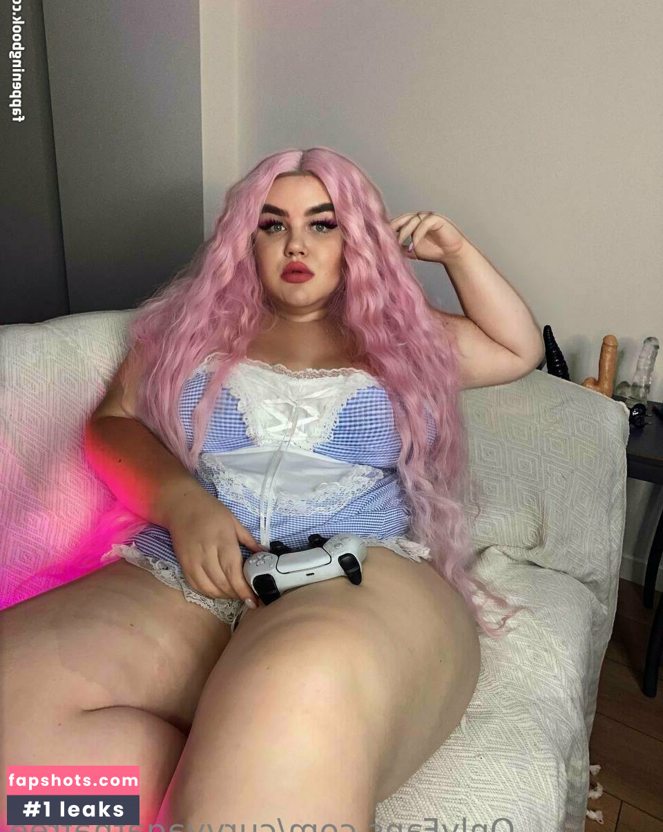 curvyagathafree gallery photo #2