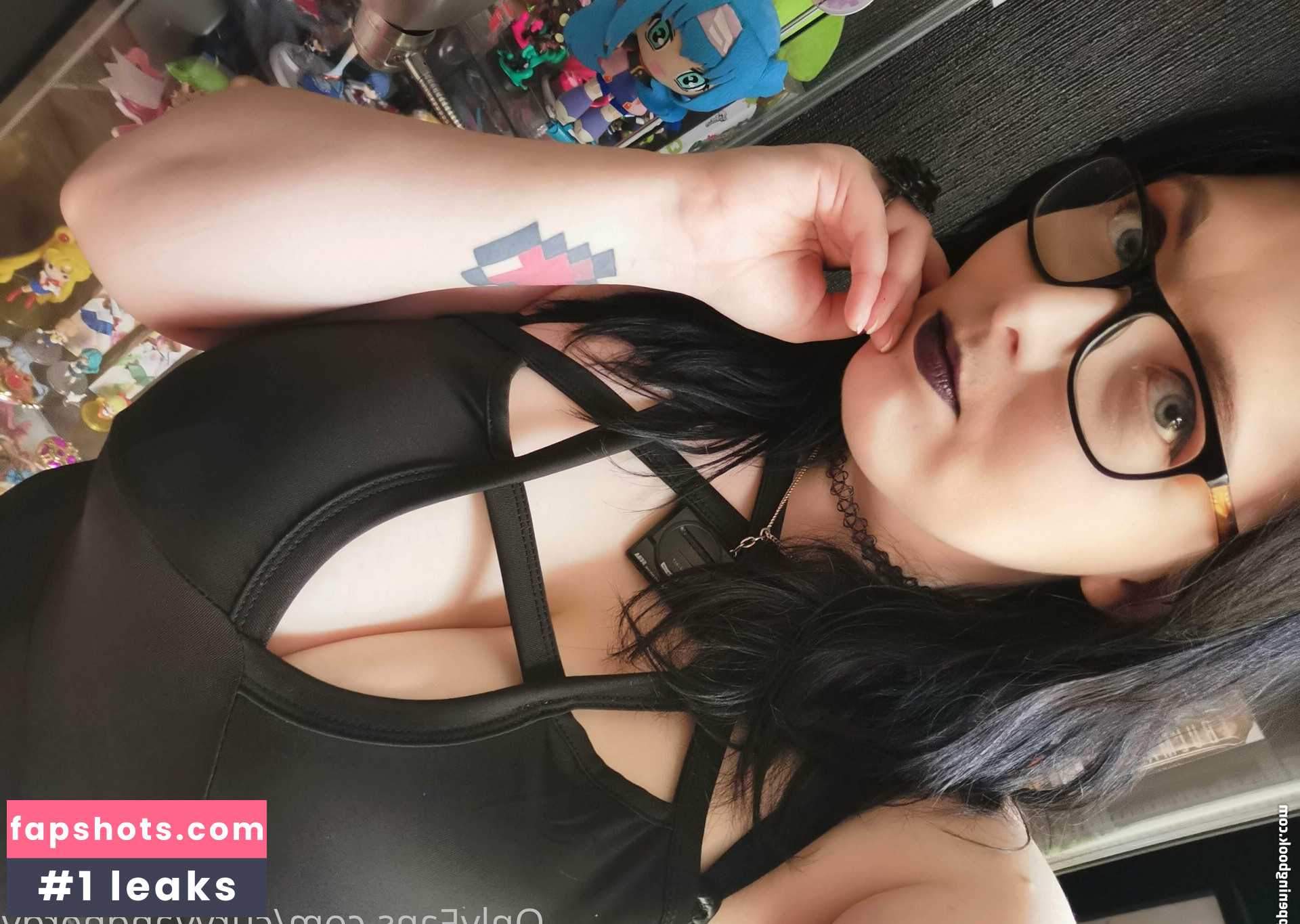 Curvyandnerdy gallery photo #24