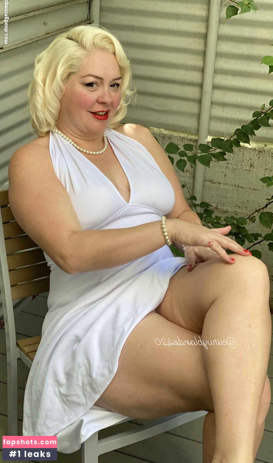 curvyblondebombshell420 gallery photo #4