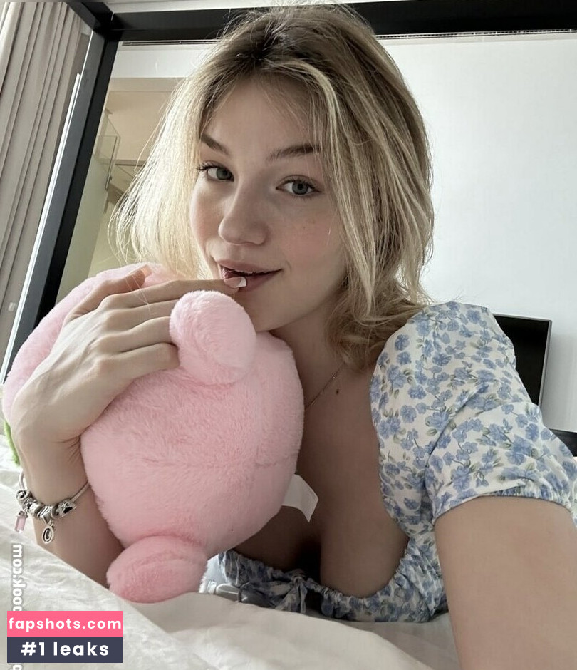 CutieKelly gallery photo #14