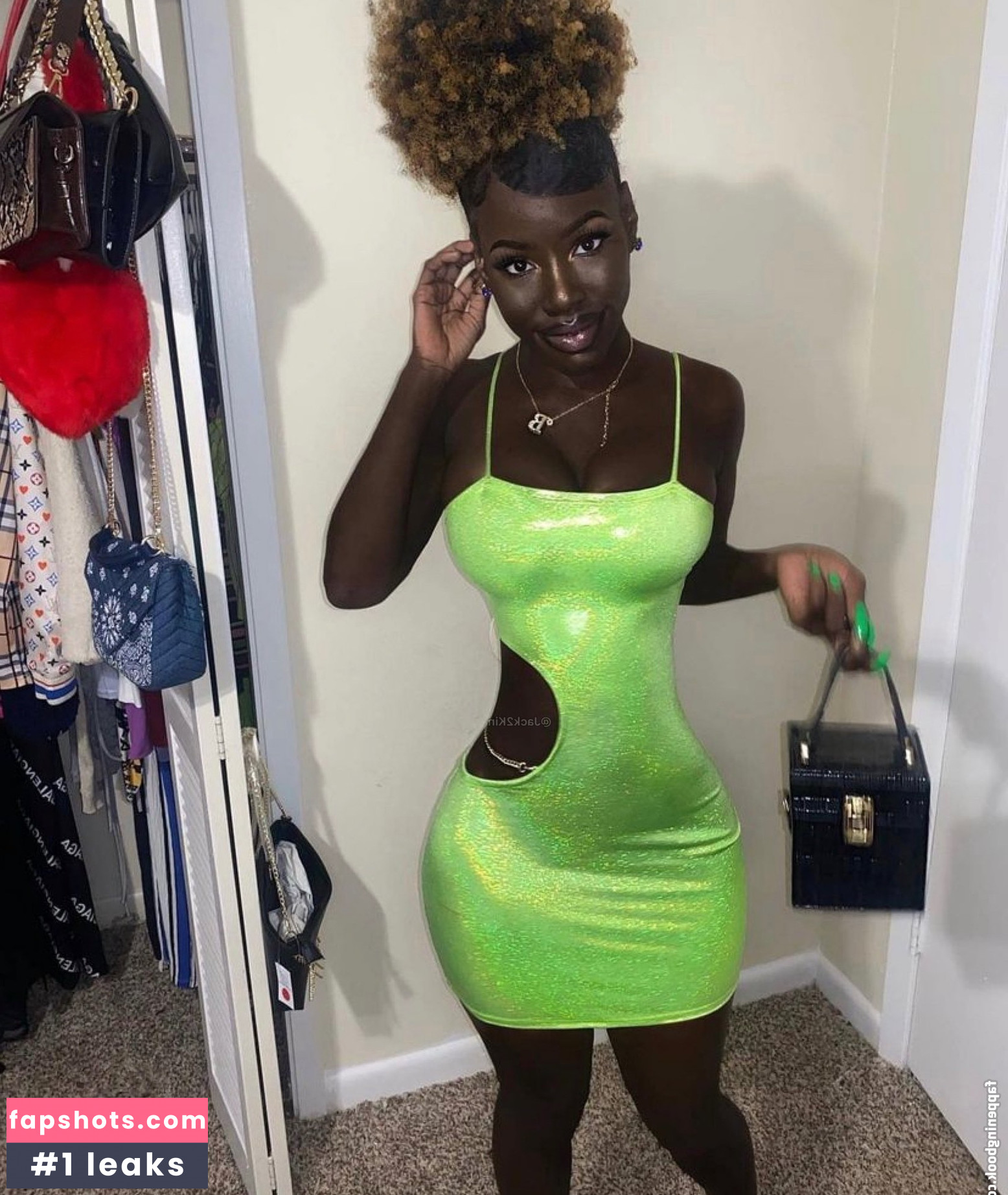 Cyn Kaine gallery photo #5