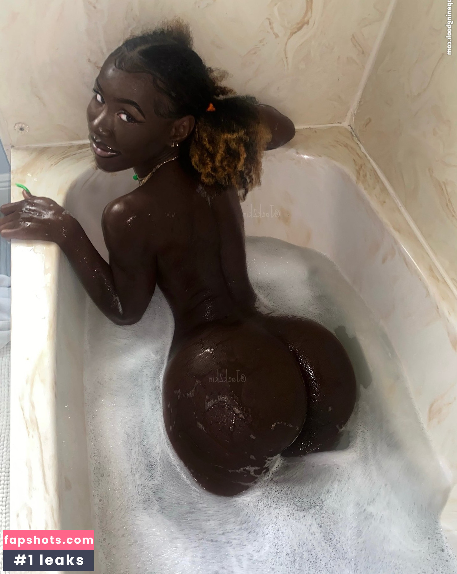 Cyn Kaine gallery photo #8