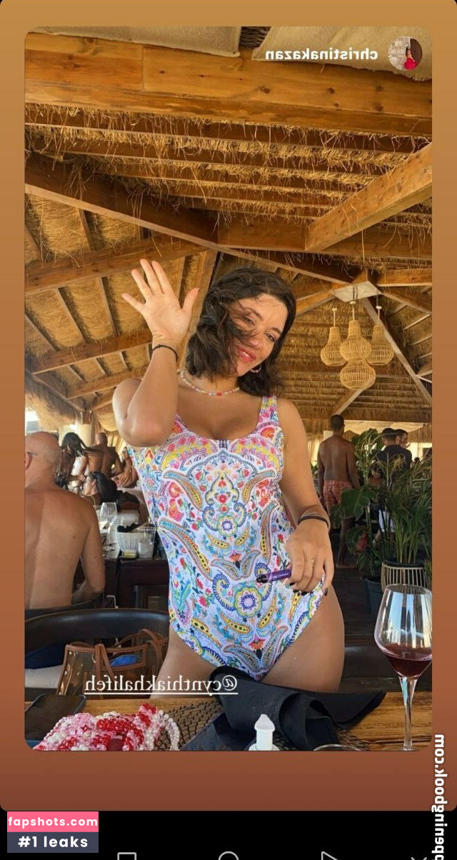 Cyn Thia Kha Lifeh nude babe gallery