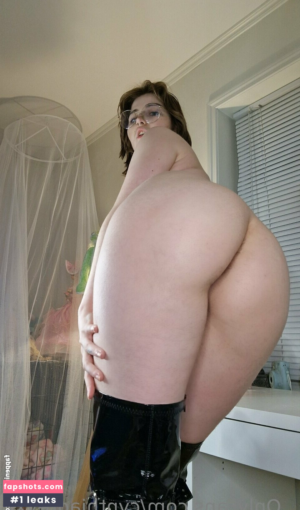 Cynthia Grey gallery photo #5