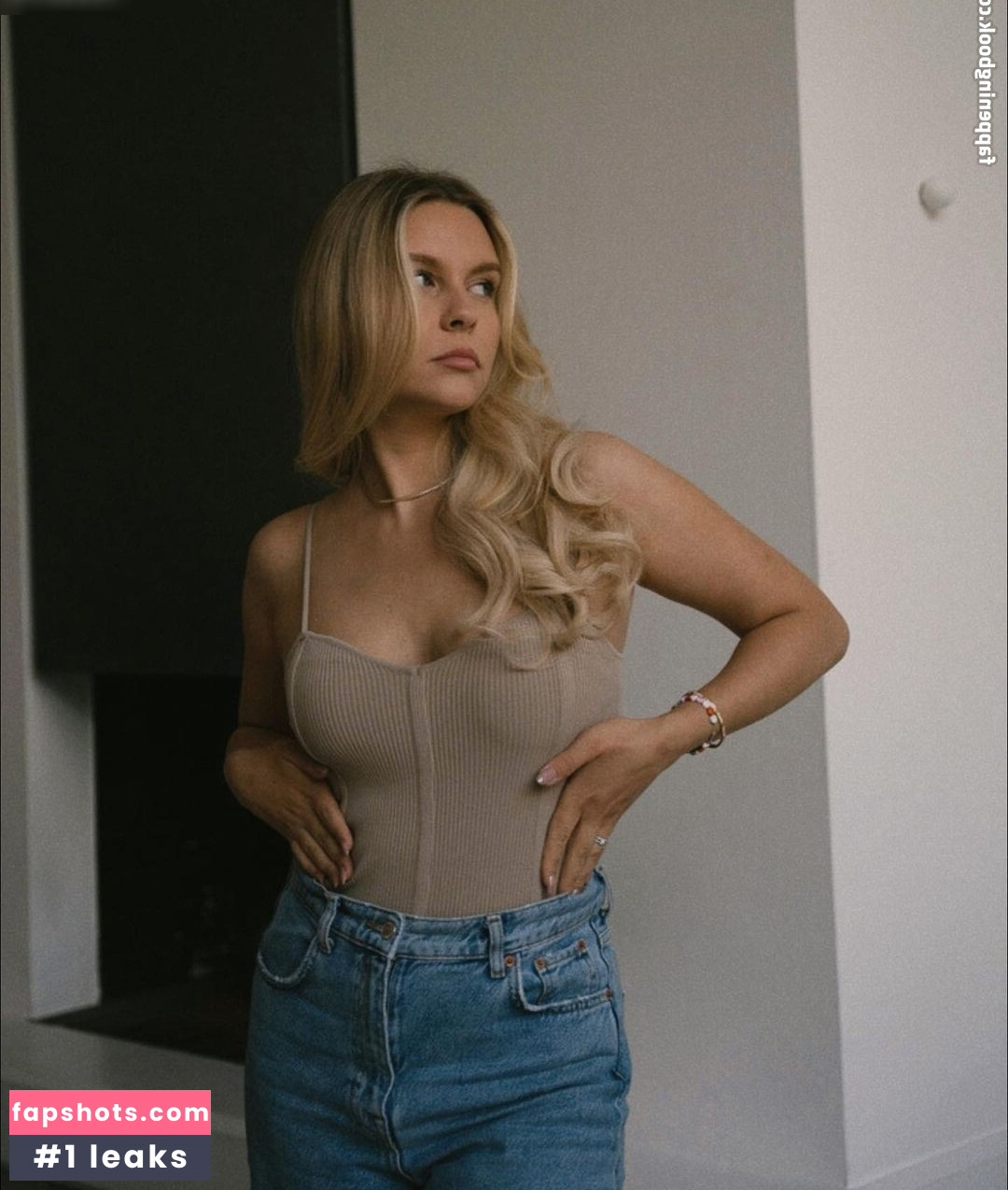 Dagi Bee gallery photo #108