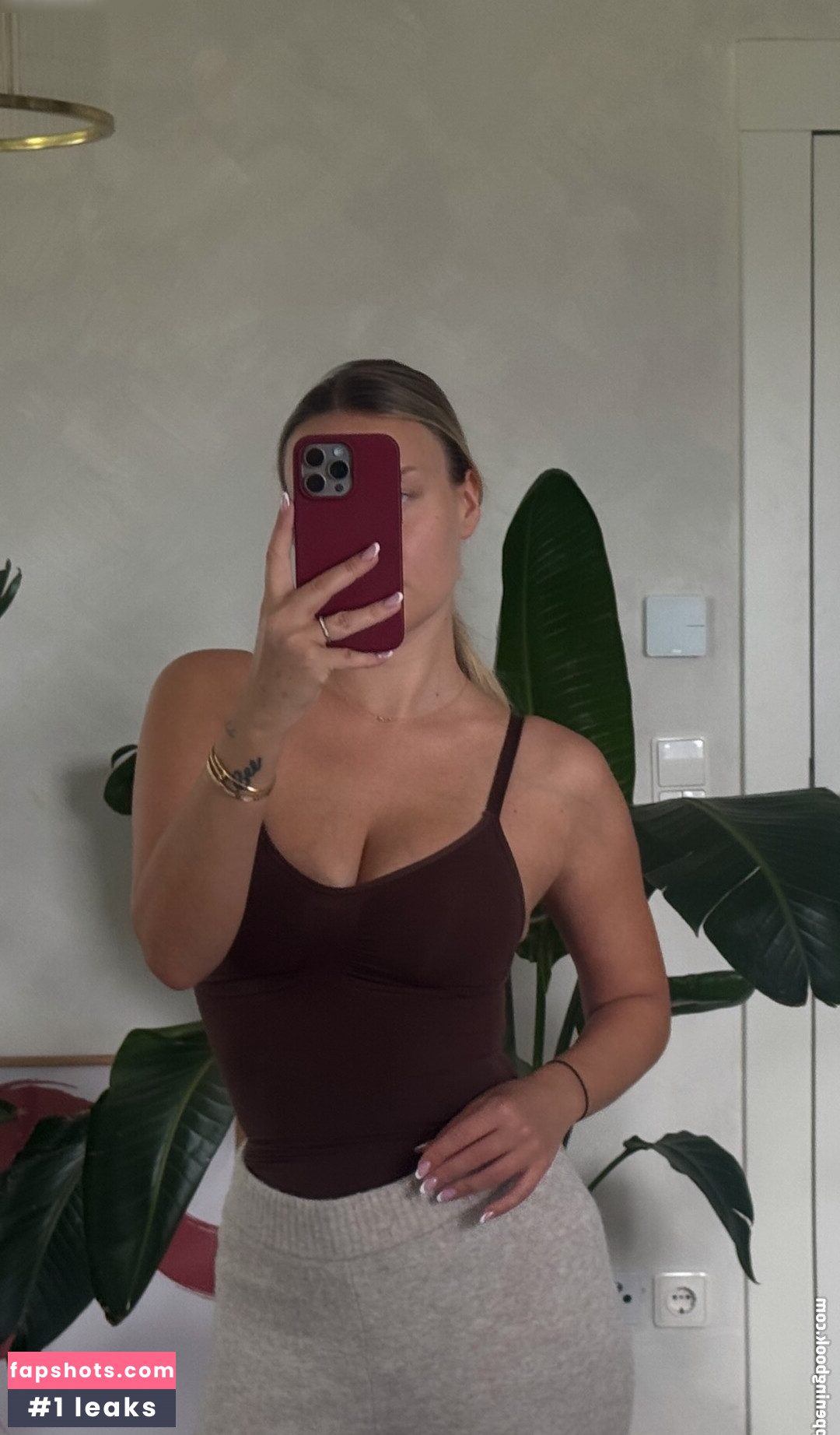 Dagi Bee gallery photo #35