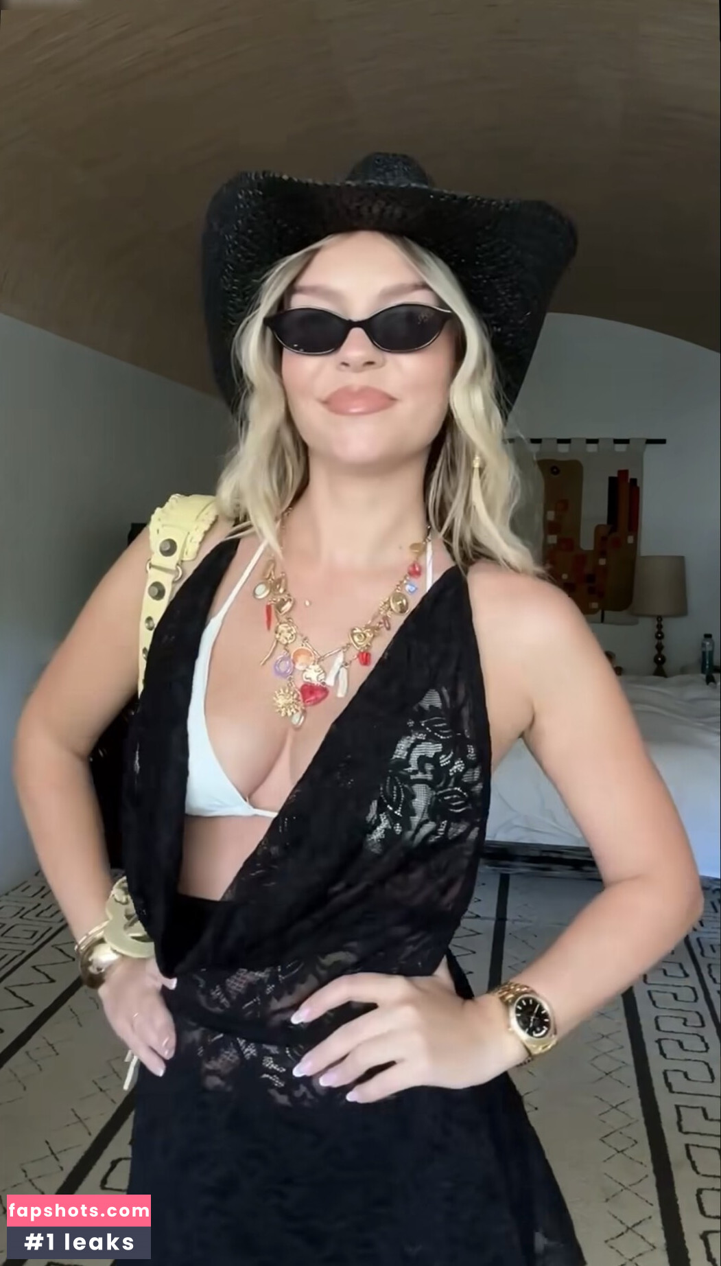 Dagi Bee gallery photo #37