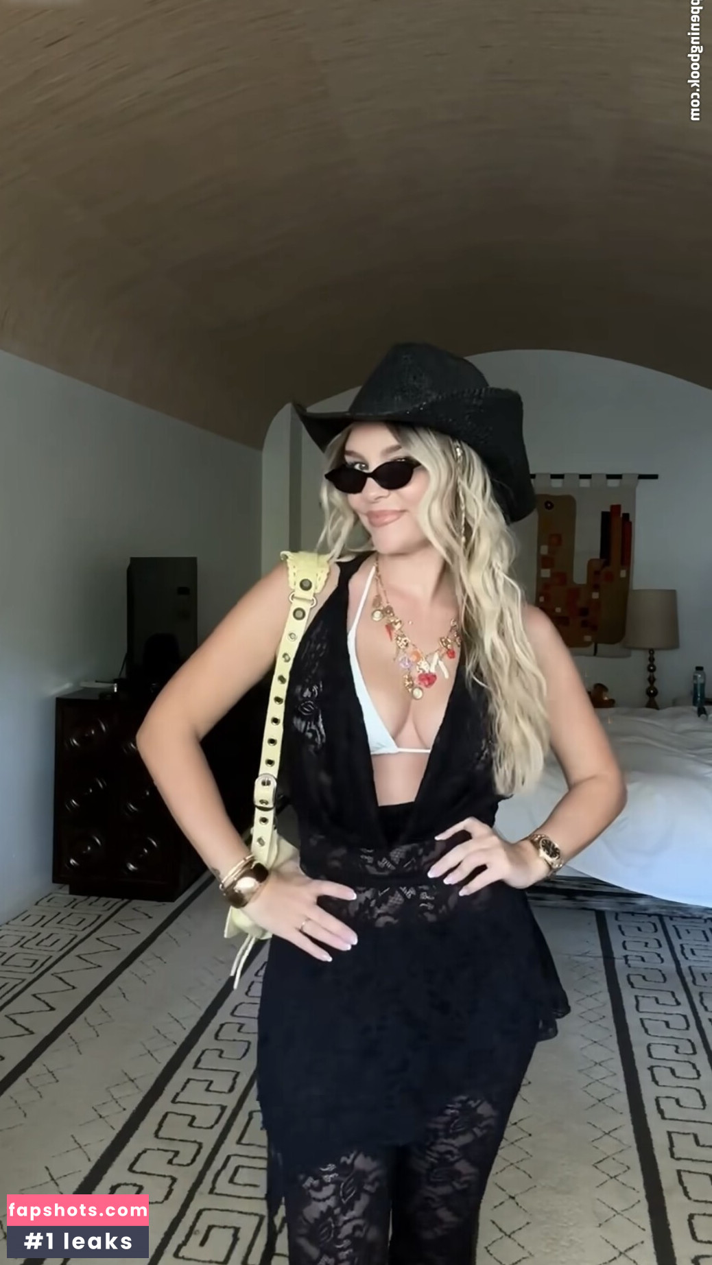 Dagi Bee gallery photo #38