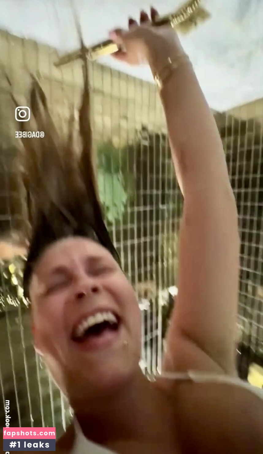 Dagi Bee gallery photo #43