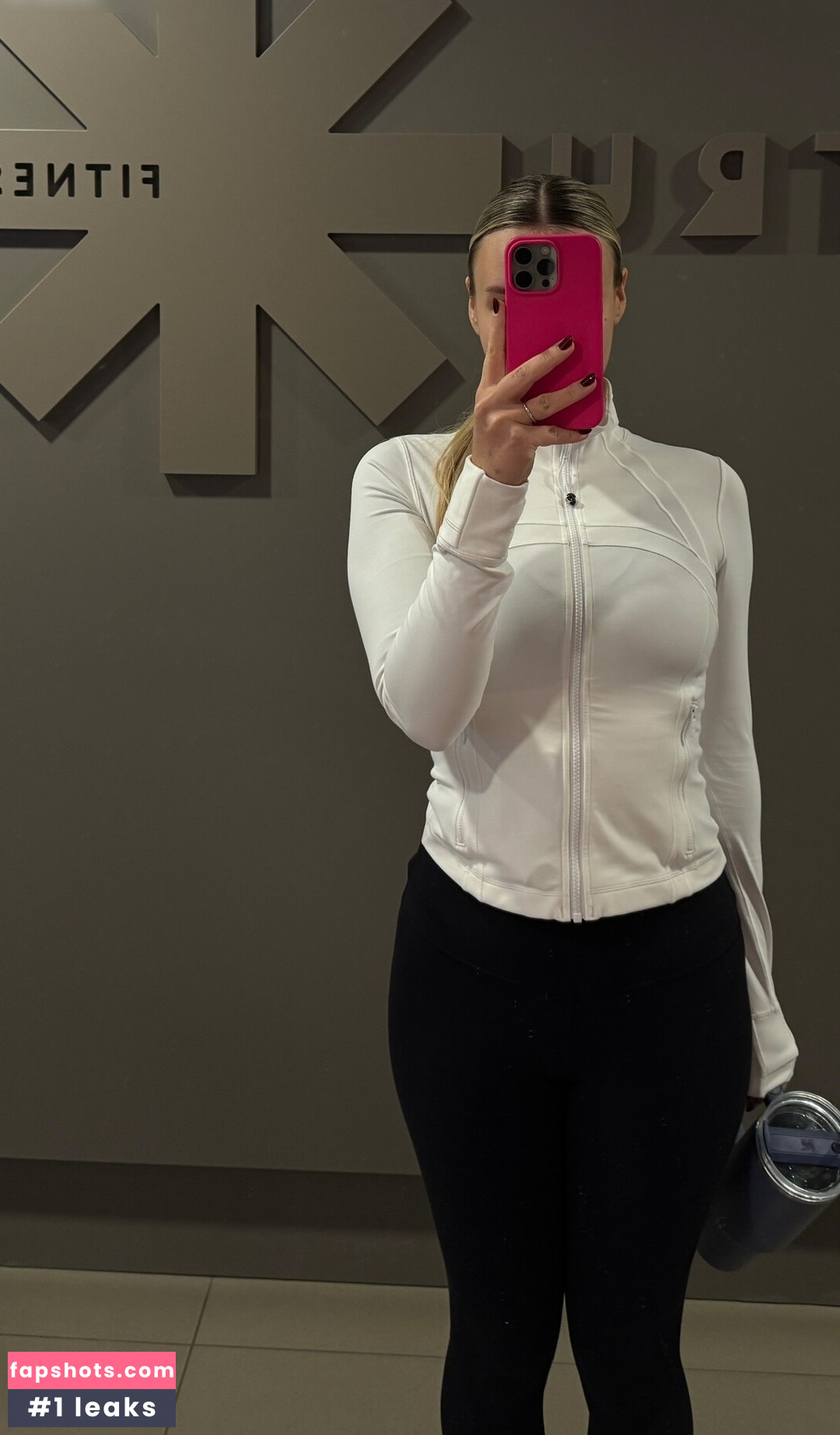 Dagi Bee gallery photo #50