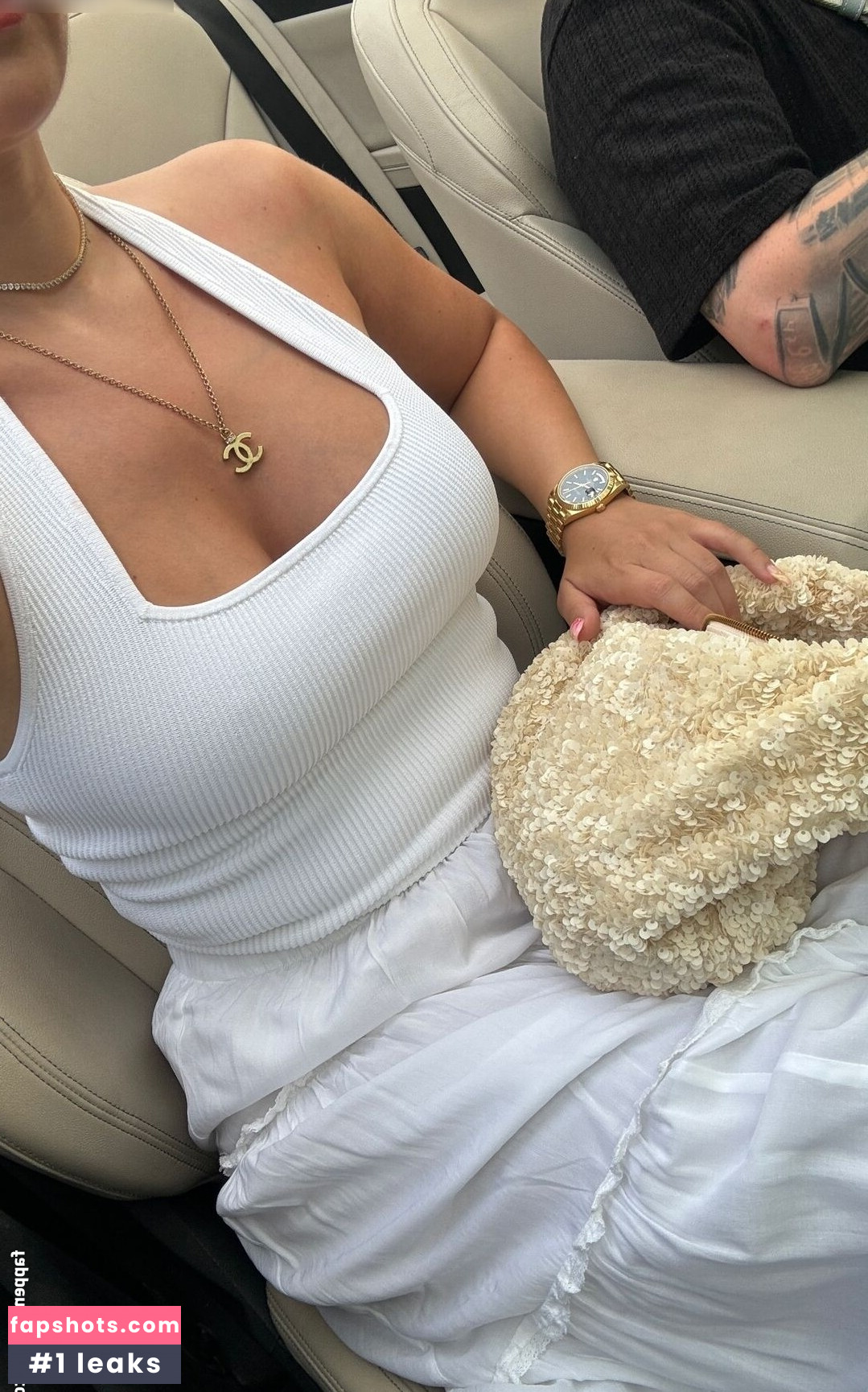 Dagi Bee gallery photo #89