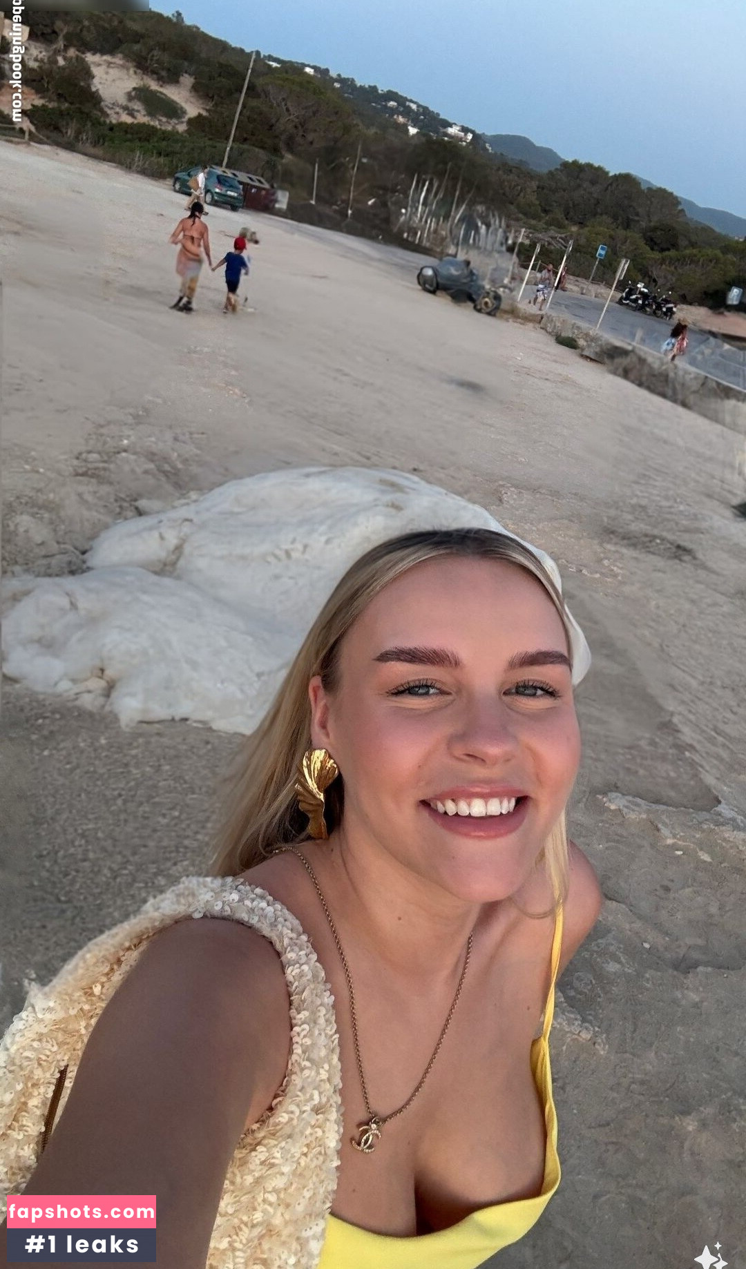 Dagi Bee gallery photo #92