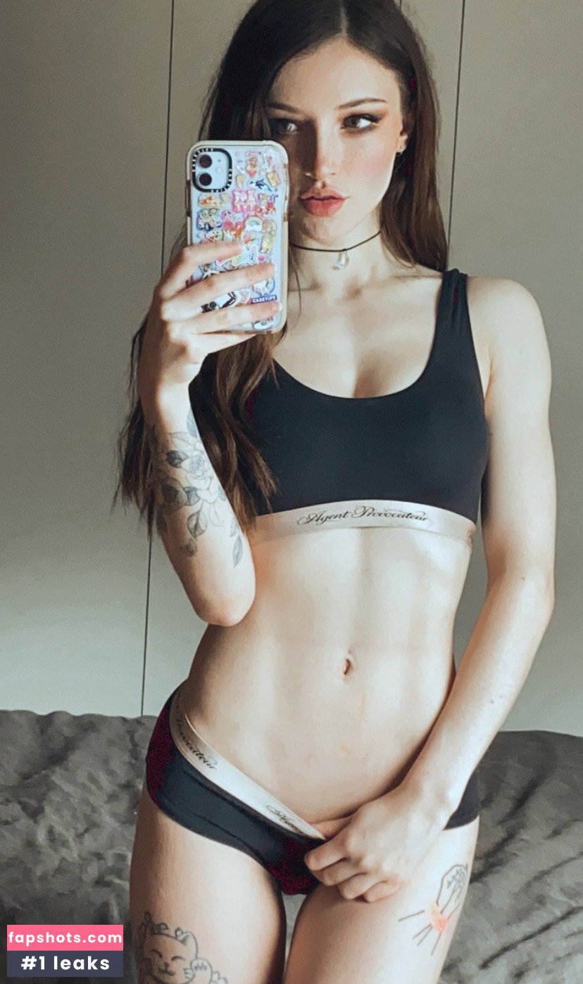 Dainty Wilder Nude Leaks OnlyFans Photos #32 - LeakJerk
