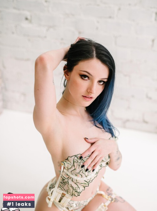 Dainty Wilder gallery photo #1594