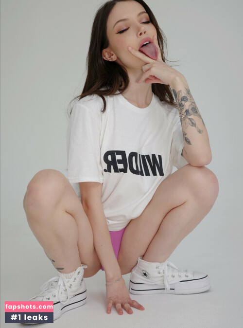 Dainty Wilder gallery photo #3627