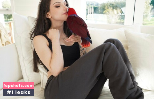 Dainty Wilder gallery photo #5613