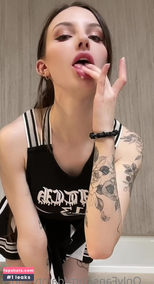 Dainty Wilder gallery photo #6180