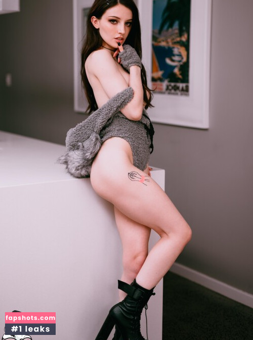 Dainty Wilder gallery photo #693