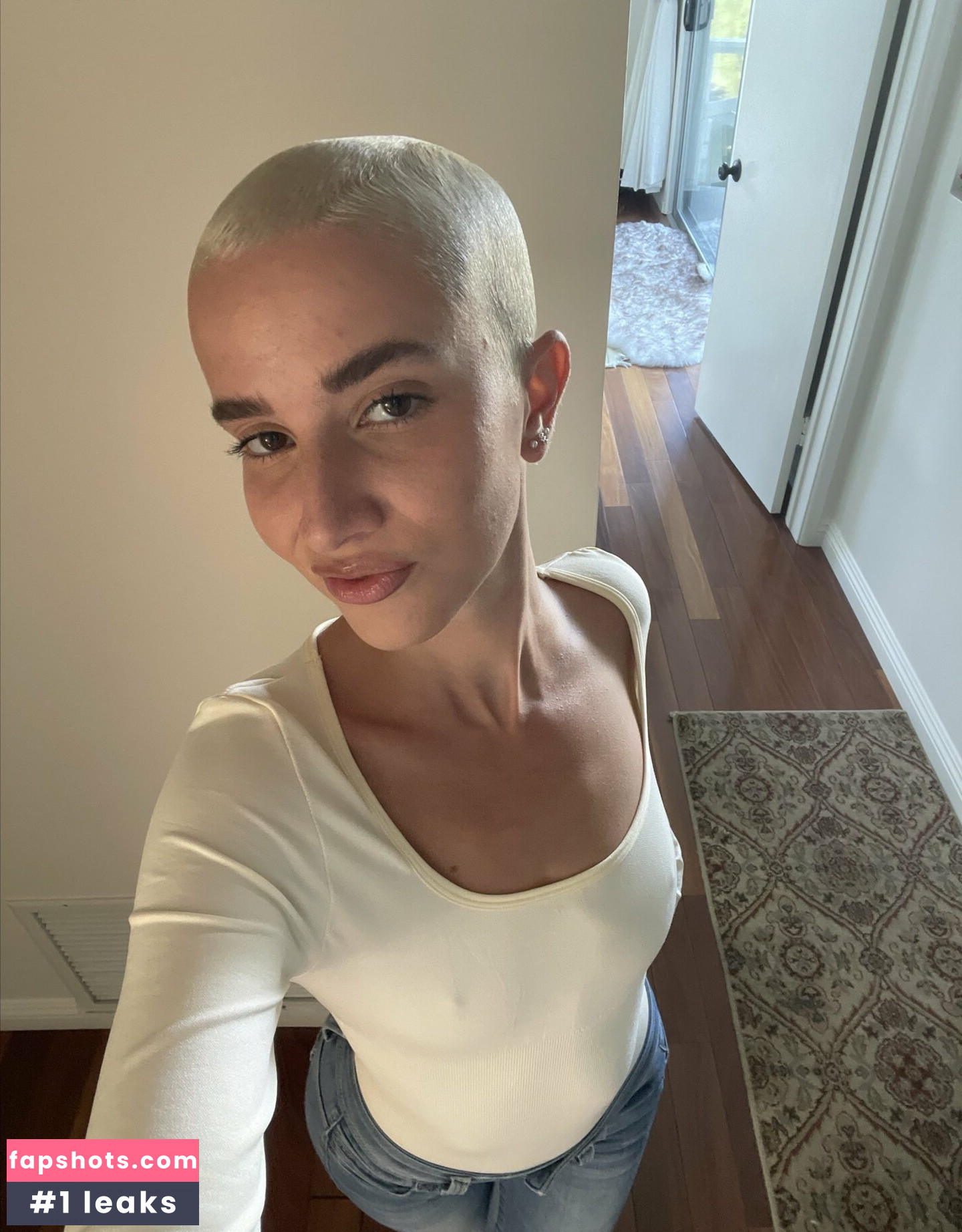 Daisy Delancey gallery photo #3