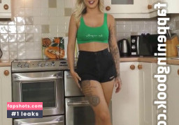 Daisy Dillon nude babe gallery