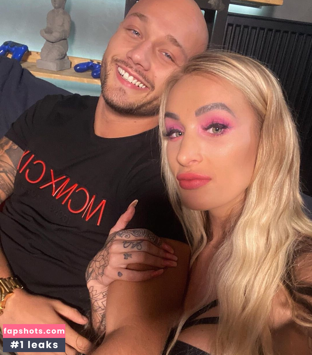 Daisy Lee gallery photo #9