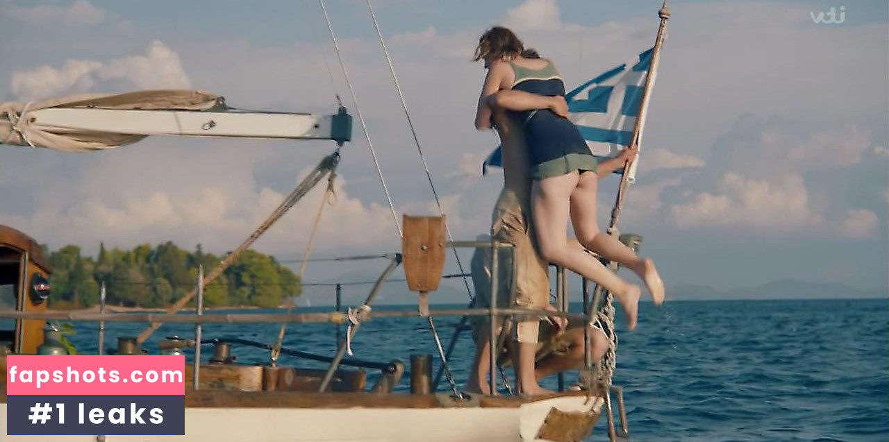 Daisy Waterstone gallery photo #11