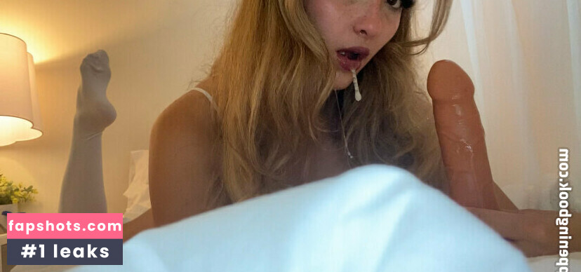 DaisyMae gallery photo #16