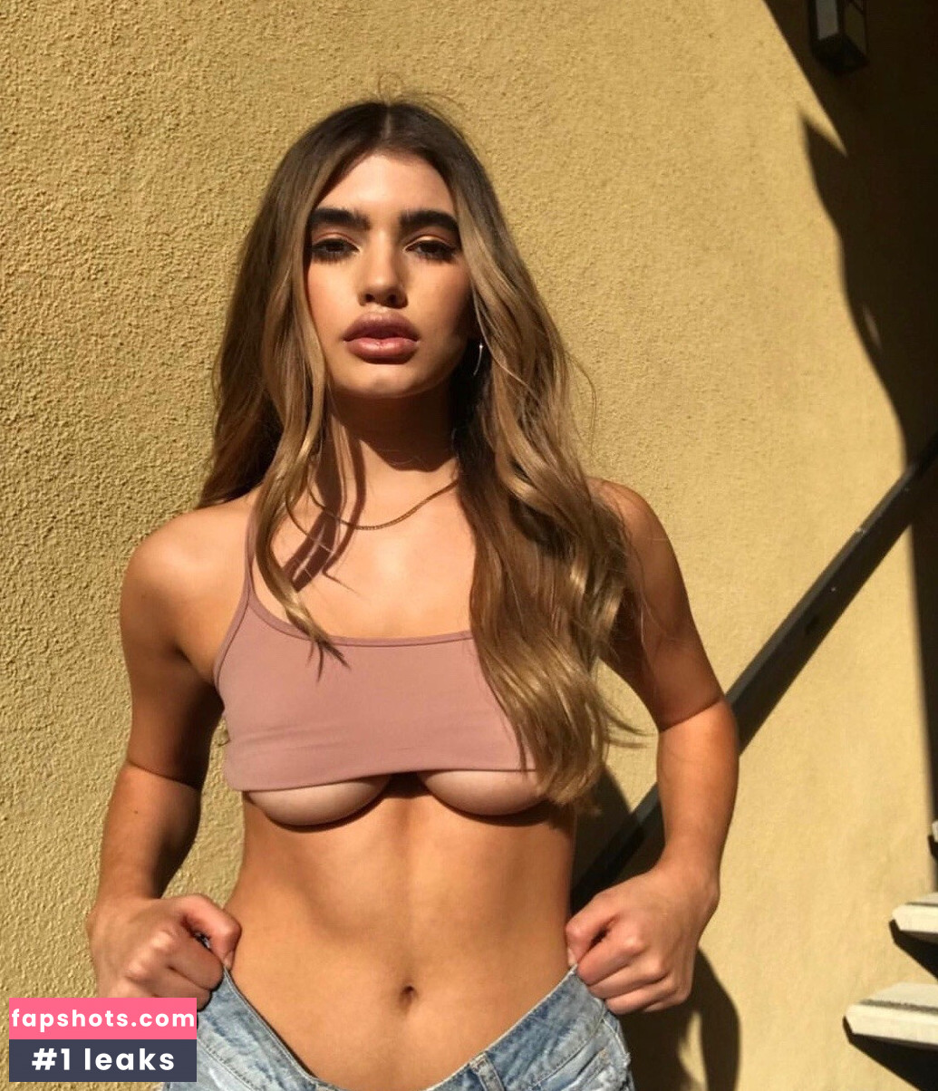 Dakota Alva nude babe gallery