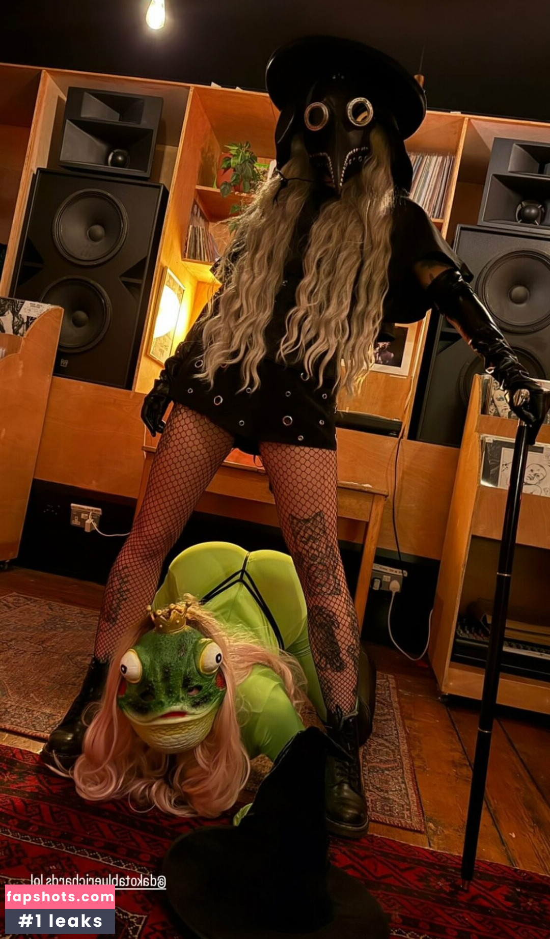 Dakota Blue Richards gallery photo #4