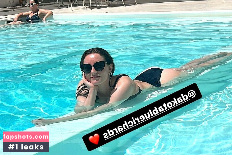 Dakota Blue Richards gallery photo #40