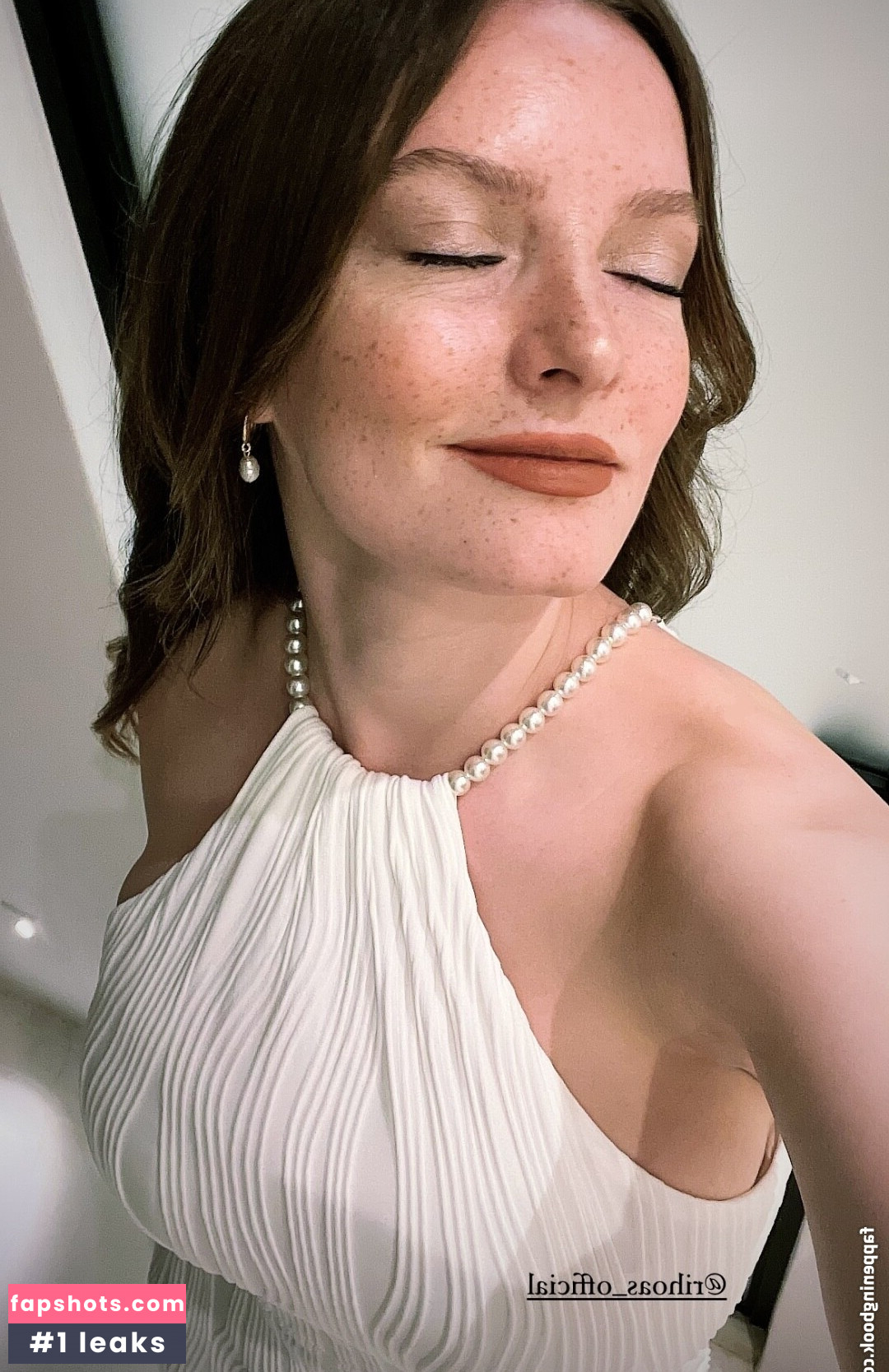 Dakota Blue Richards gallery photo #41