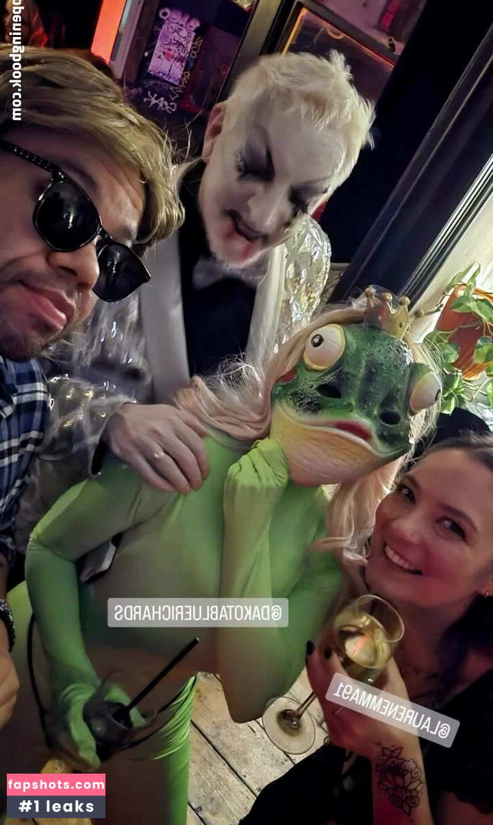 Dakota Blue Richards gallery photo #7