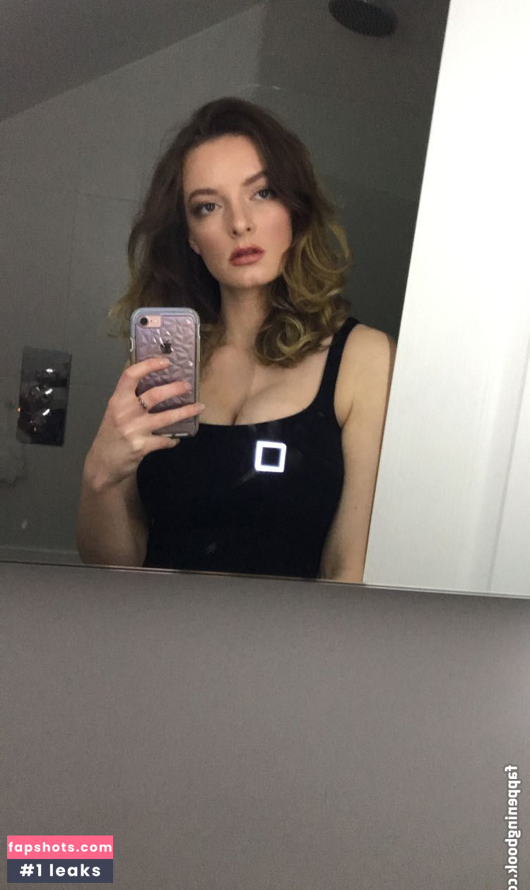 Dakota Blue Richards gallery photo #81