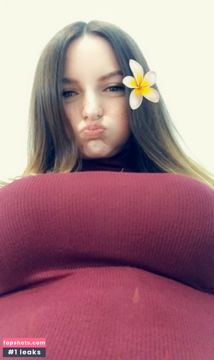 Dakota Blue Richards gallery photo #82