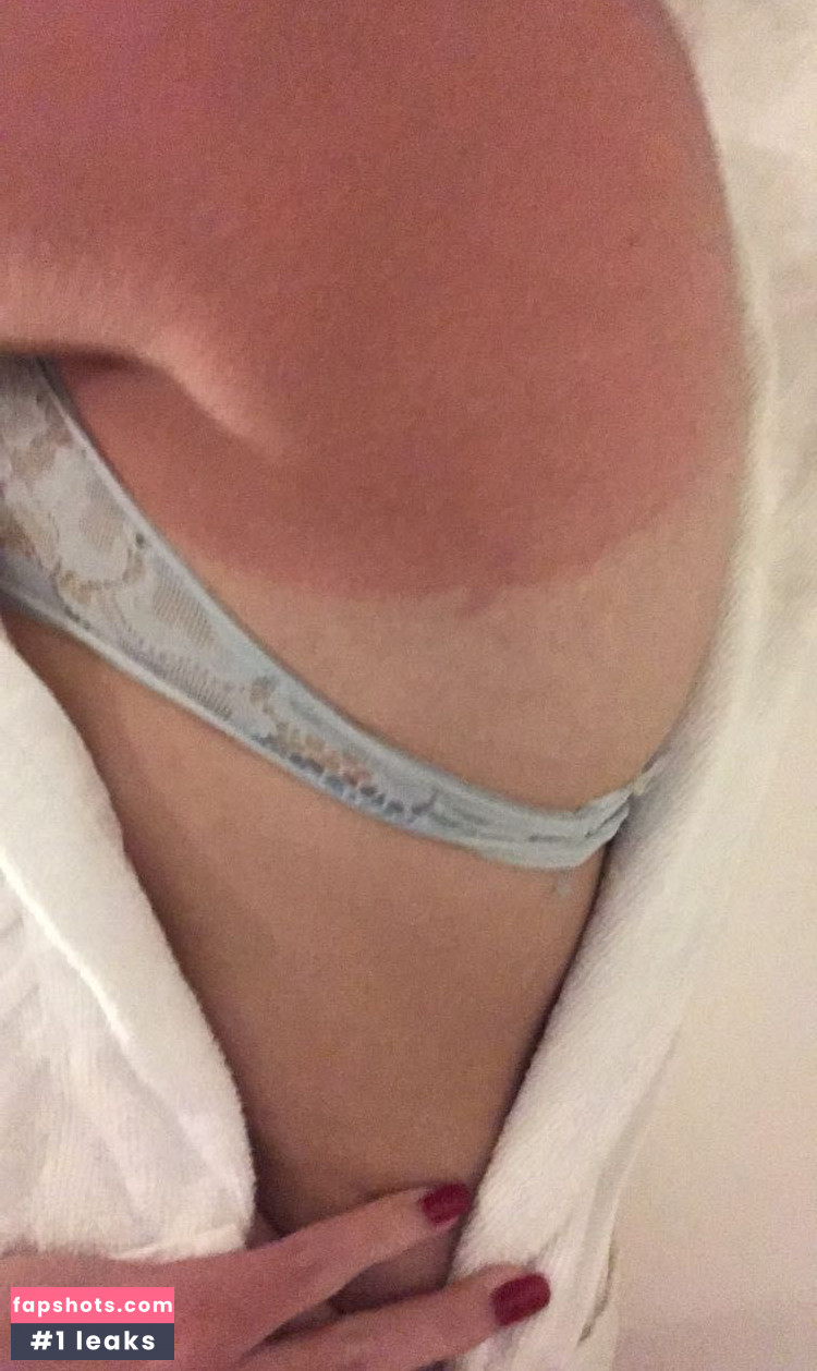 Dakota Blue Richards gallery photo #86