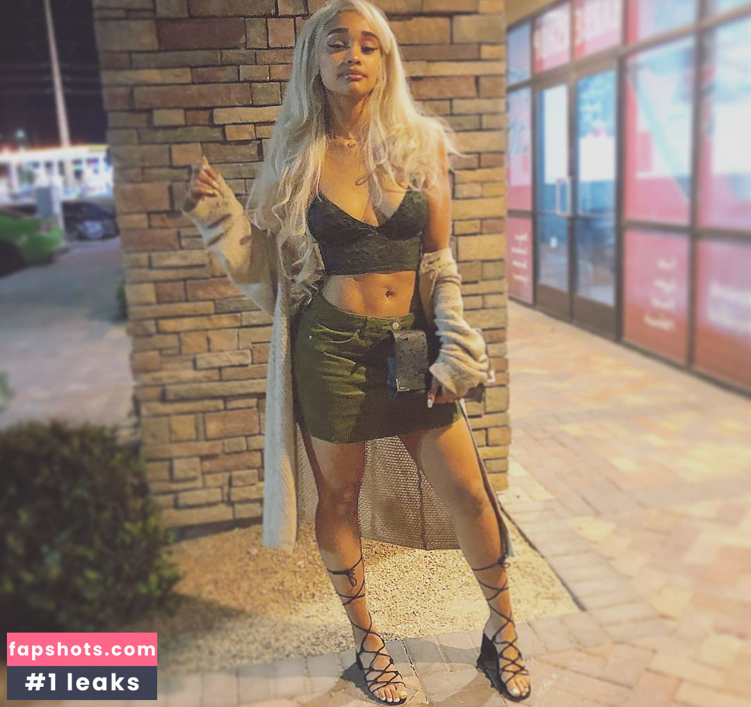 Dakota Gonzalez gallery photo #25