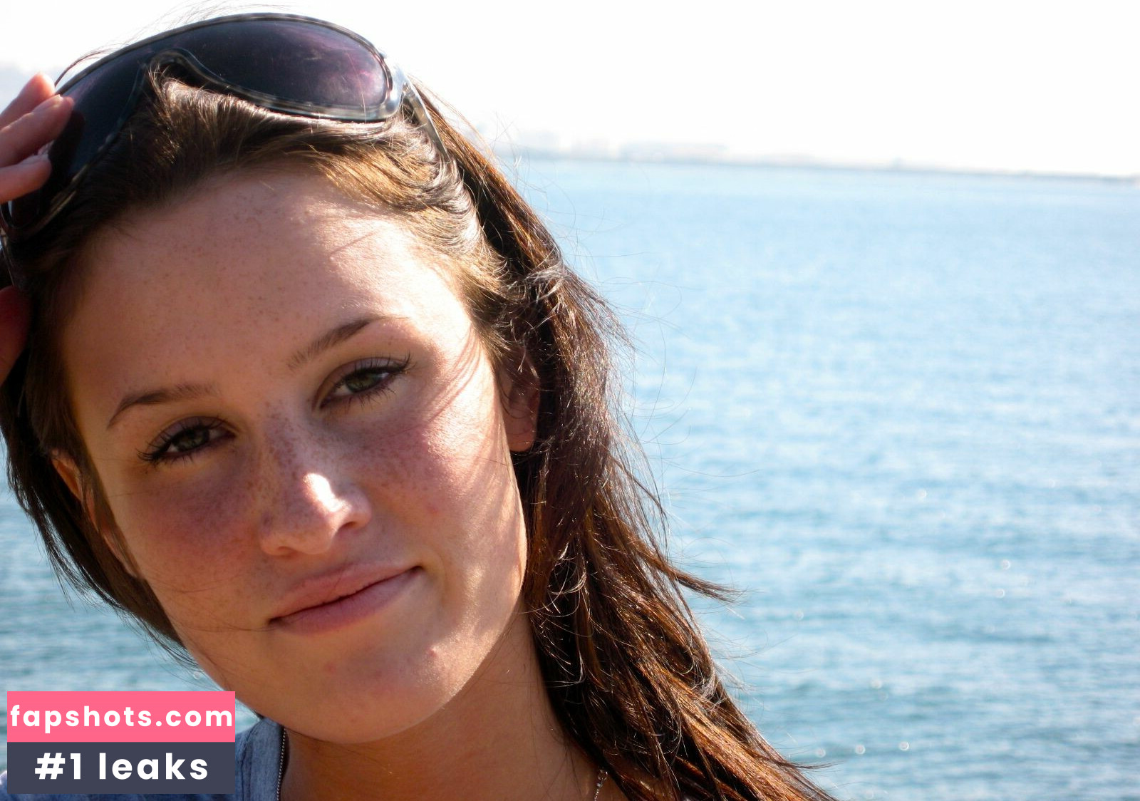 DakotaCox gallery photo #9