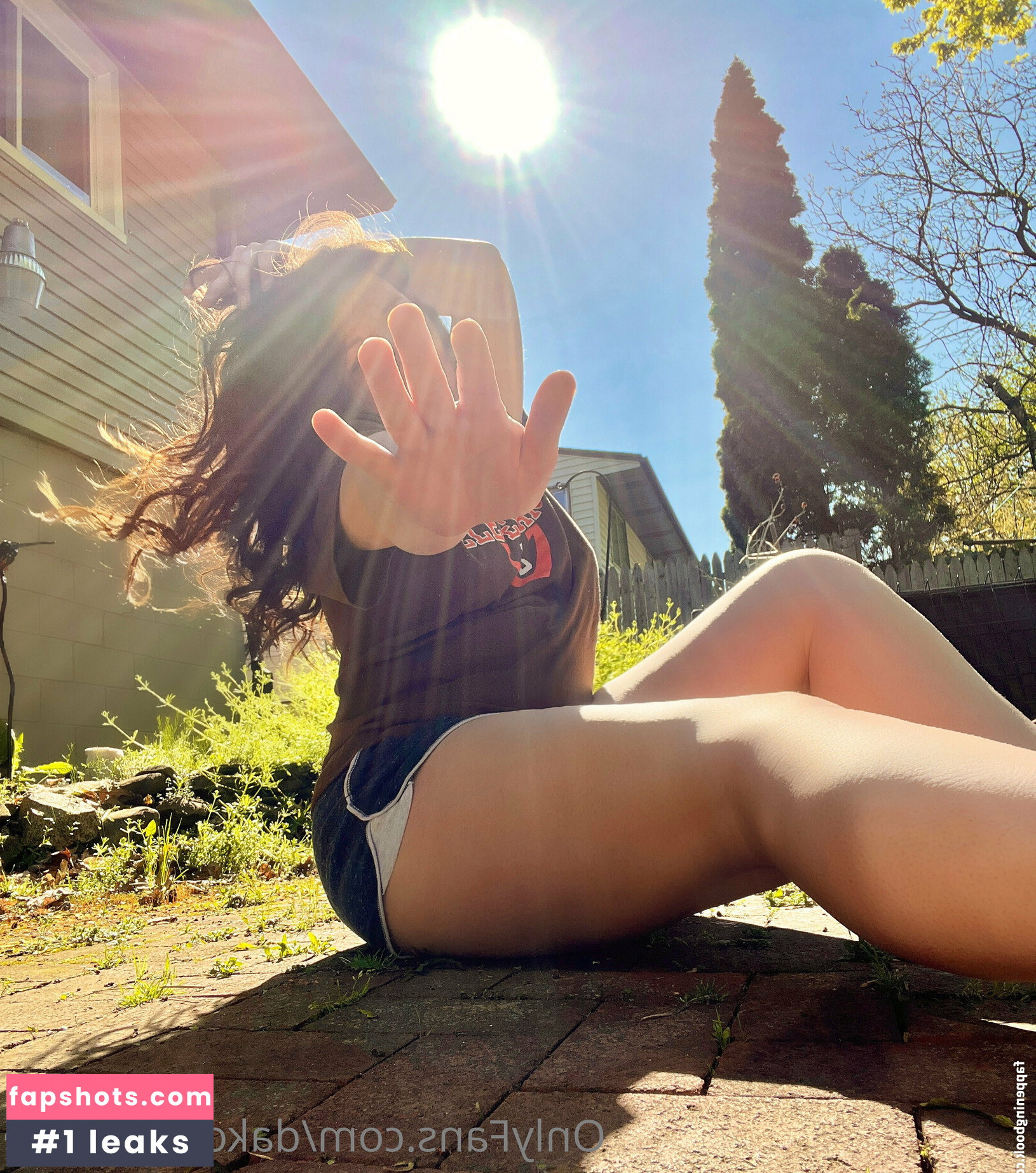 dakotaneofree nude babe gallery