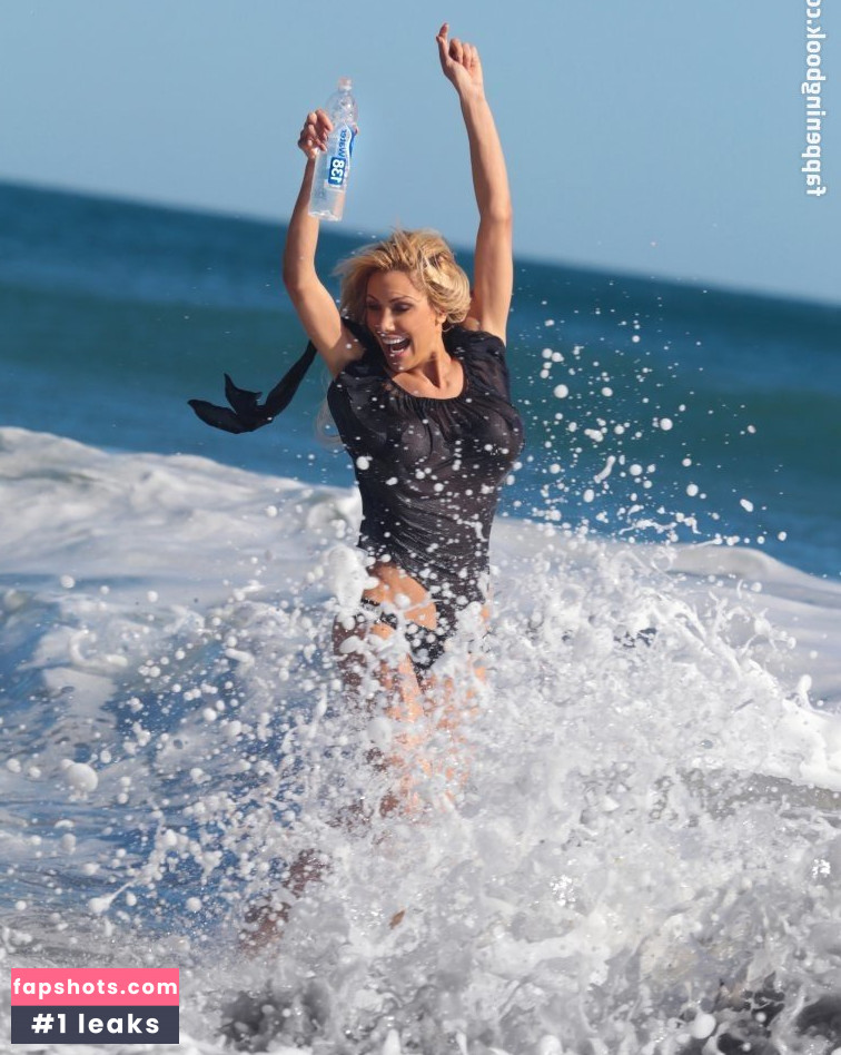 Dalia Elliott gallery photo #22