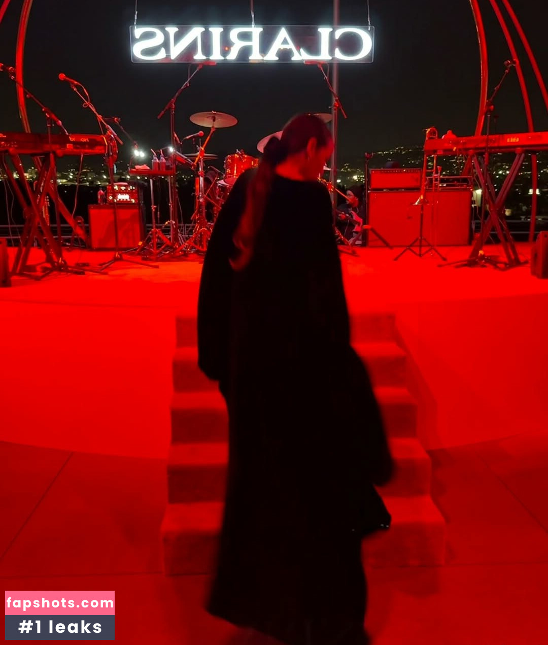 Dania Ramirez gallery photo #28