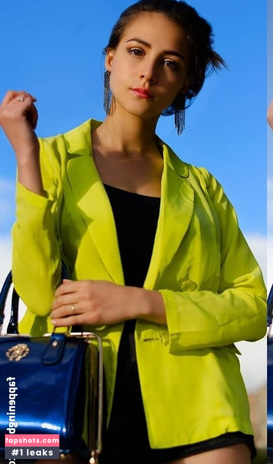 Daniela Derly gallery photo #16