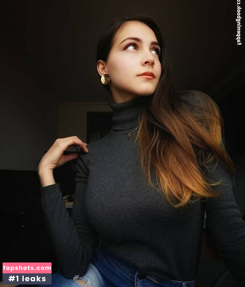 Daniela Derly gallery photo #39