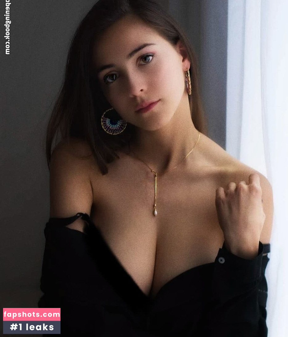 Daniela Derly gallery photo #48